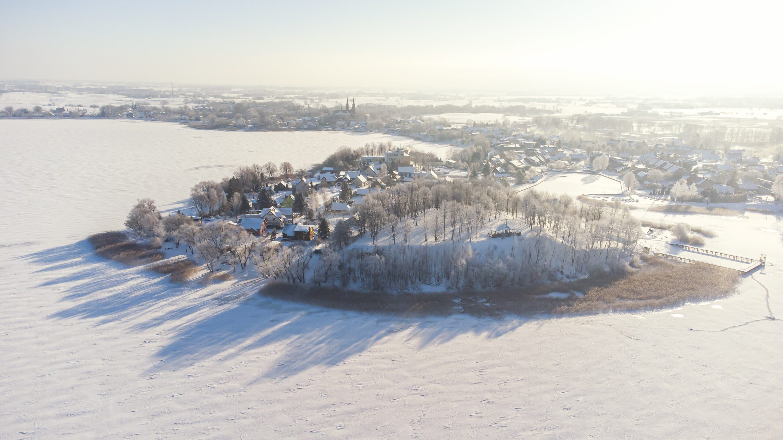 krajobraz jeziora rajgrodzkiego w zimie
